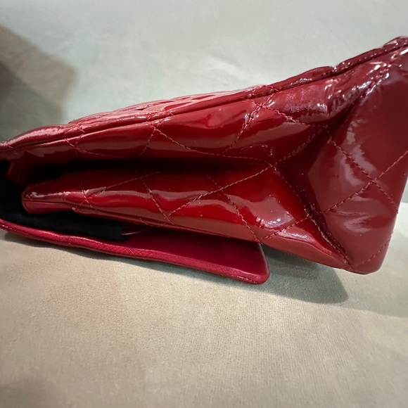 Chanel Maxi Patent - Picture 9 of 12